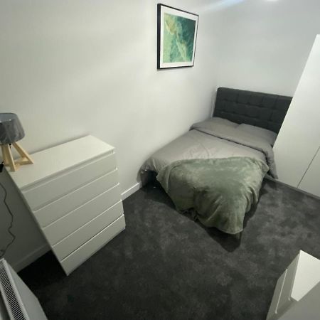 Appartamento Entire 1X Bed Flat Bolton Esterno foto